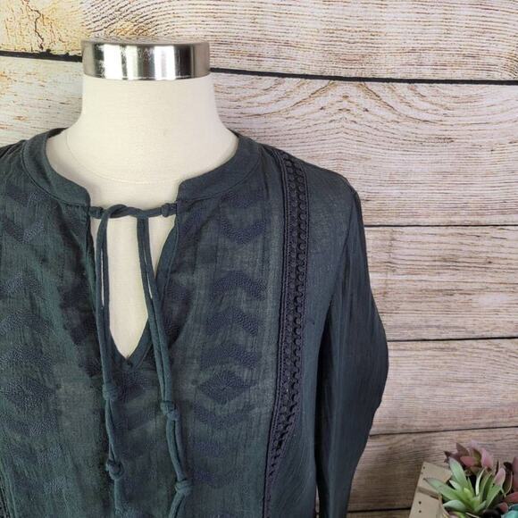 Broadway & Broome Women's Black Geometric Long Sleeve Keyhole Blouse Size Medium - Picture 2 of 7